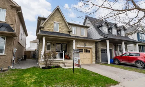 8 Donlevy Cres