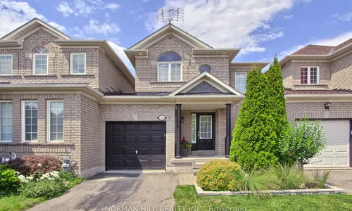 48 Walkview Cres
