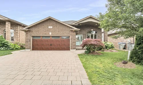 8 Ashby Cres