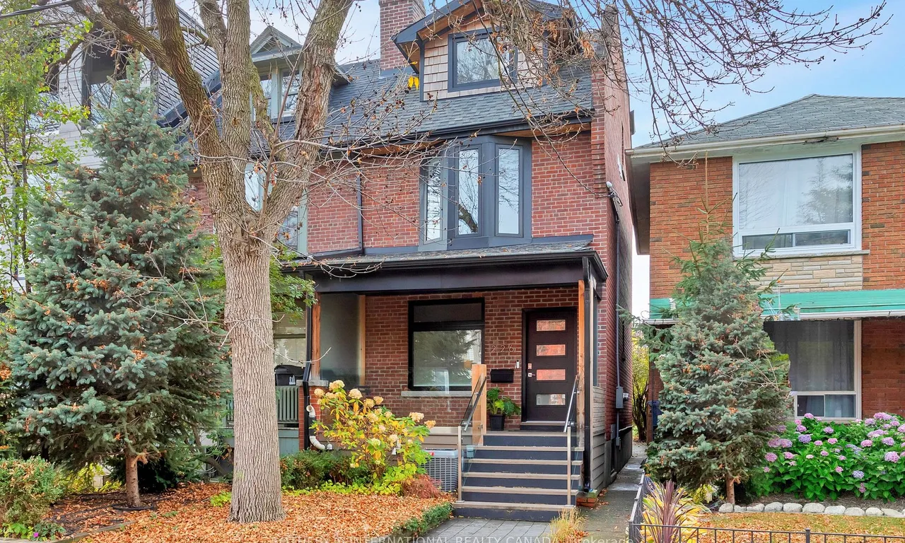 226 Lippincott St, Toronto, ON M5S 2P5