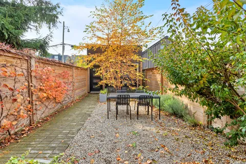 226 Lippincott St, Toronto, ON M5S 2P5