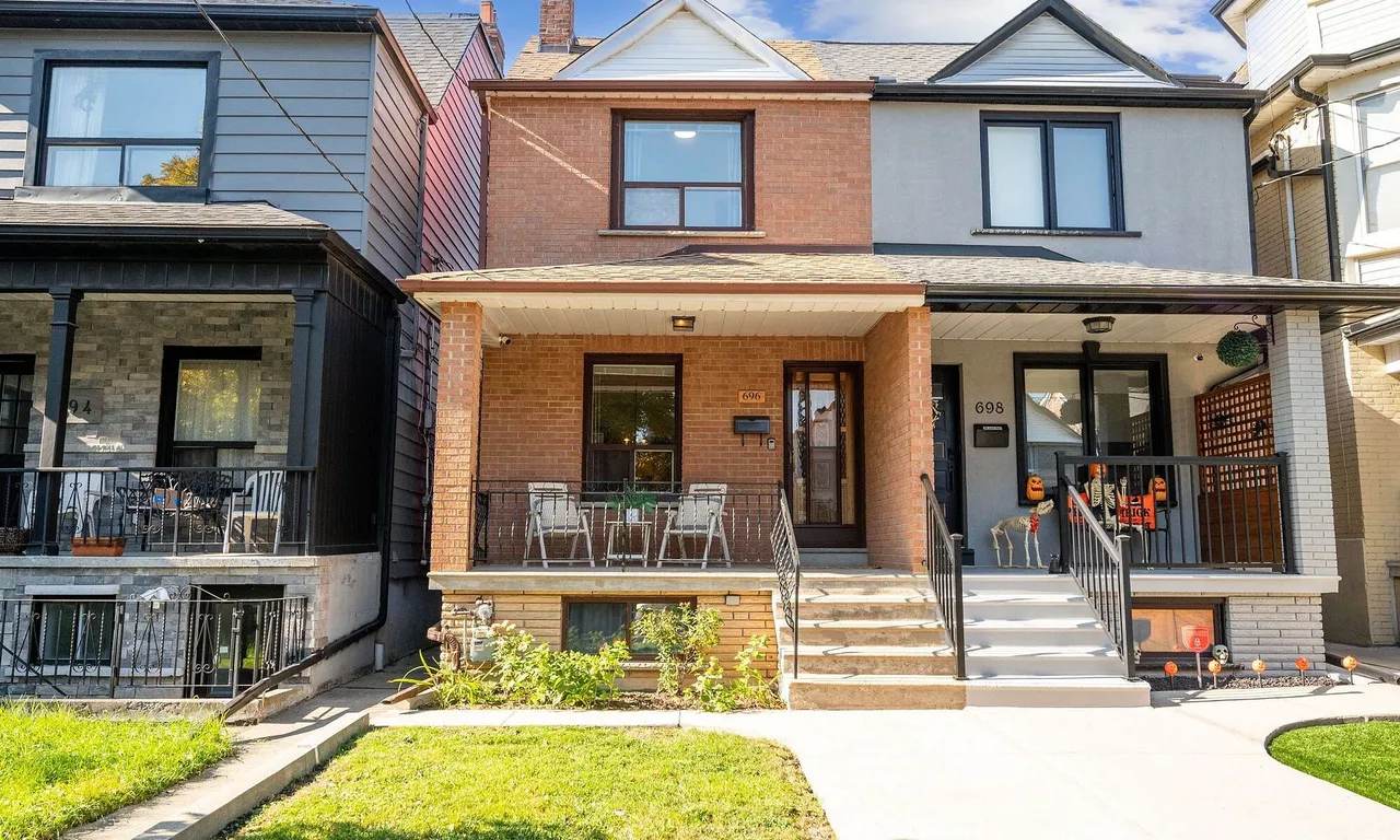 696 Crawford St, Toronto, ON M6G 3K2
