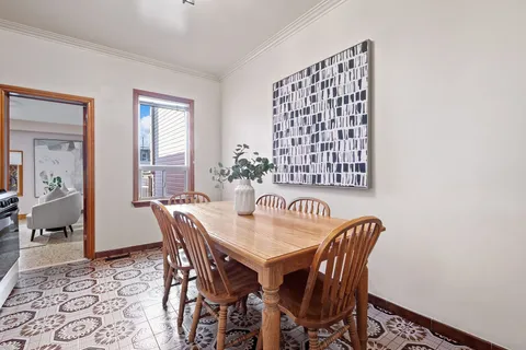 696 Crawford St, Toronto, ON M6G 3K2