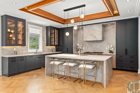 17 Waring Crt, Toronto, ON M2N 4G6