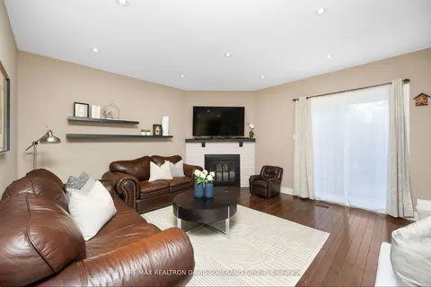 16 Blairville Rd, Toronto, ON M3H 5Y5