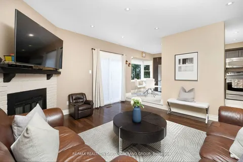 16 Blairville Rd, Toronto, ON M3H 5Y5