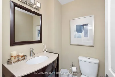 16 Blairville Rd, Toronto, ON M3H 5Y5