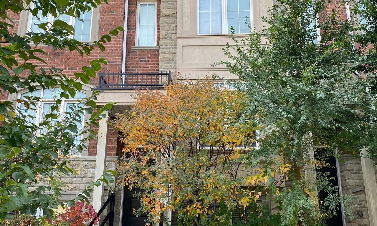 Att/Row/Twnhouse 3 bedroom 4 bathroom at 137B Finch Ave in Toronto - MLS# C10289316