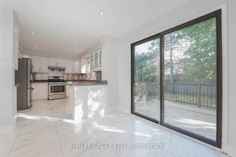 111 Newton Dr, Toronto, ON M2M 2N2