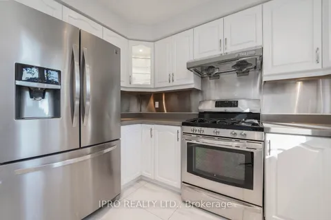 111 Newton Dr, Toronto, ON M2M 2N2