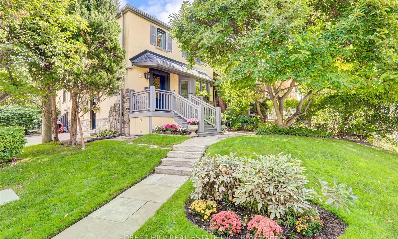 465 Spadina Rd, Toronto, ON M5P 2W5