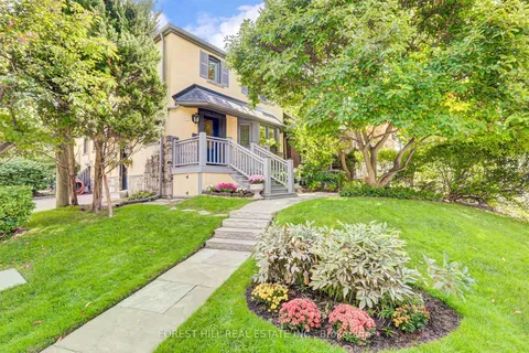465 Spadina Rd, Toronto, ON M5P 2W5