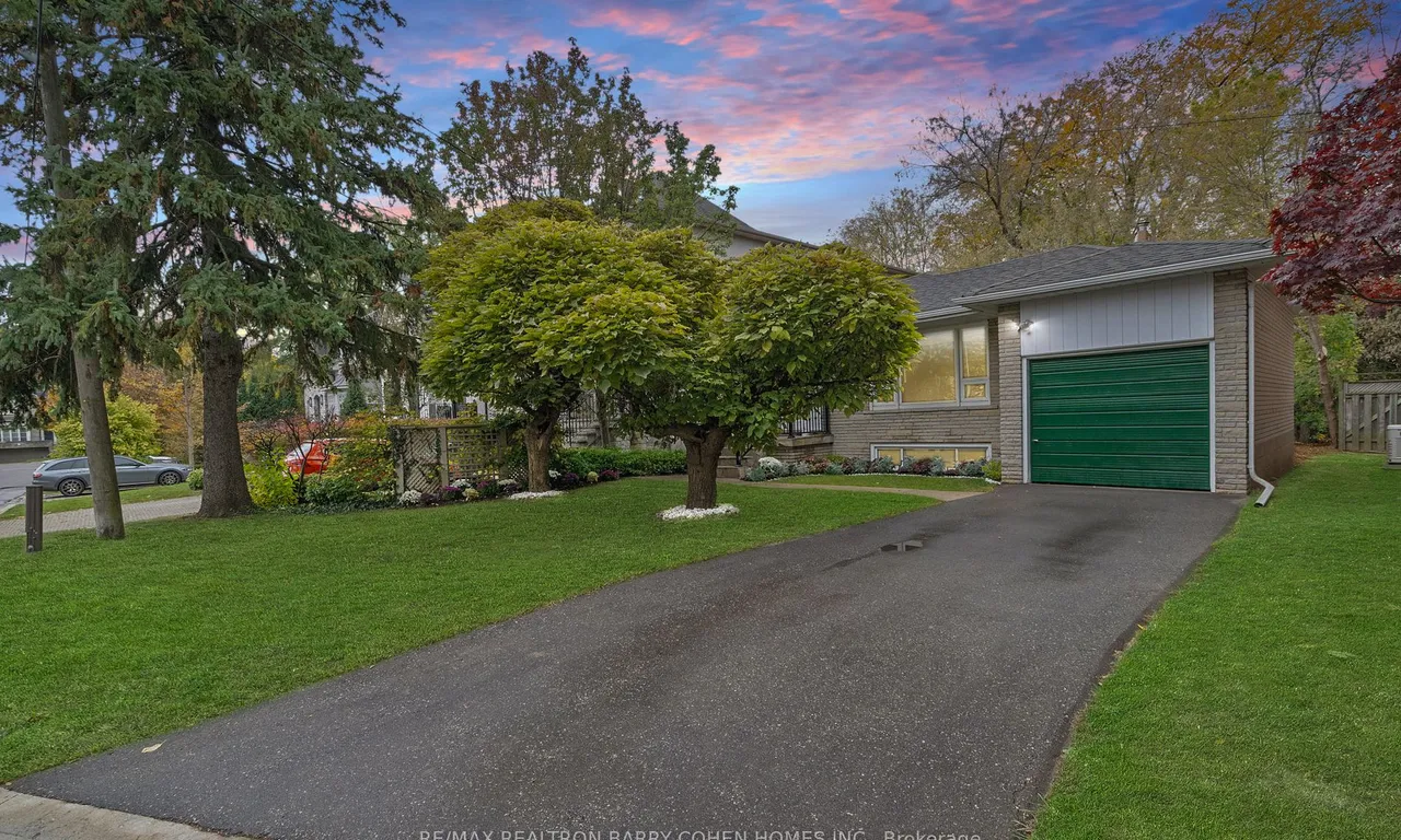 132 Grey Rd, Toronto, ON M5M 4G1