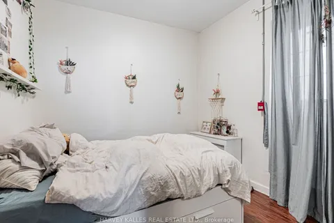1552 Bathurst St, Toronto, ON M5P 3H3