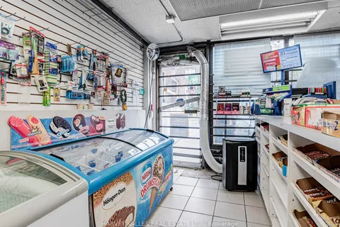 1552 Bathurst St, Toronto, ON M5P 3H3