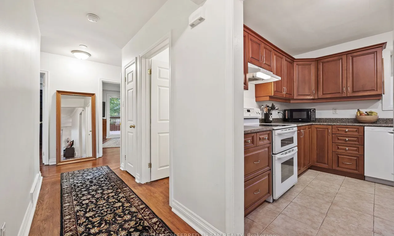 111 Clifton Ave, Toronto, ON M3H 4L2