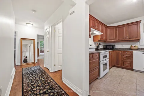 111 Clifton Ave, Toronto, ON M3H 4L2