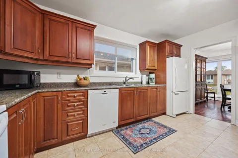 111 Clifton Ave, Toronto, ON M3H 4L2