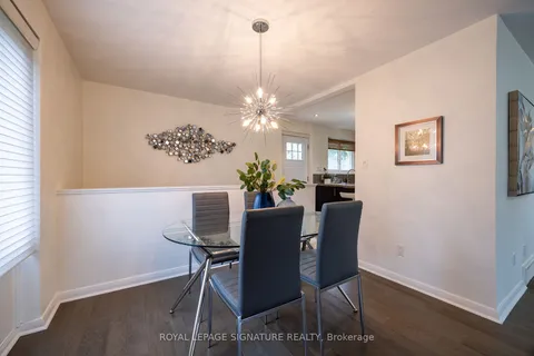 20 Moccasin Tr, Toronto, ON M3C 1Y7