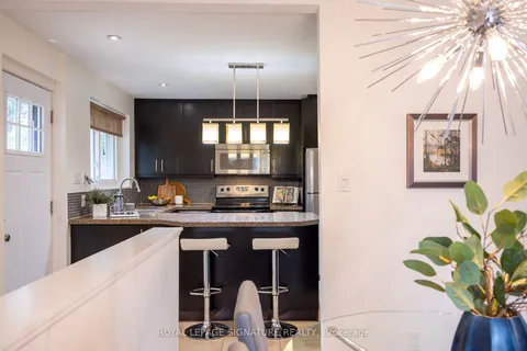 20 Moccasin Tr, Toronto, ON M3C 1Y7