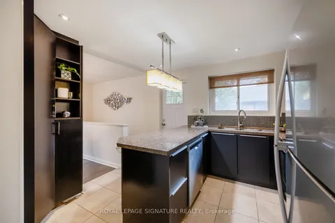 20 Moccasin Tr, Toronto, ON M3C 1Y7