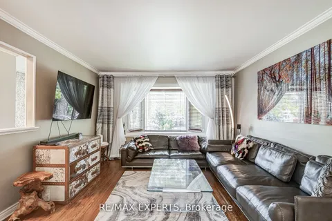 53 Tottenham Rd, Toronto, ON M3C 2J5