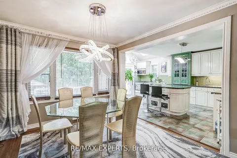 53 Tottenham Rd, Toronto, ON M3C 2J5