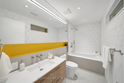 47 Roxborough St, Toronto, ON M5R 1T9