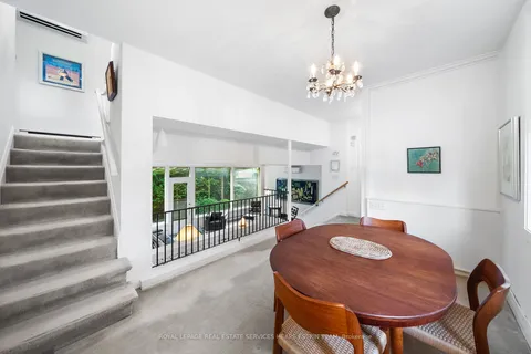 2 Garden Circ, Toronto, ON M4G 2X8