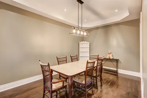 27 Devondale Ave, Toronto, ON M2R 2C9