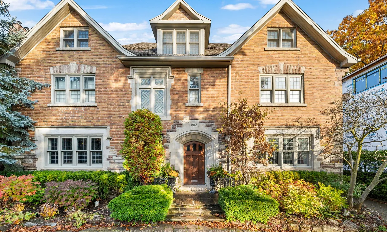 253 Dunvegan Rd, Toronto, ON M5P 2P5