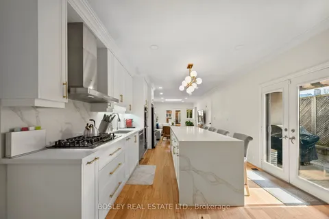 103 Manning Ave, Toronto, ON M6K 2J6