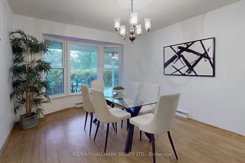 129 Clansman Blvd, Toronto, ON M2H 1Y3