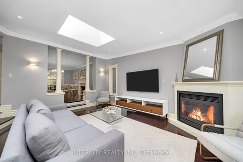 112 Mason Blvd, Toronto, ON M5M 3E3