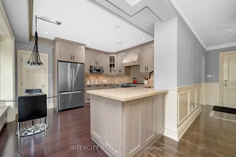 112 Mason Blvd, Toronto, ON M5M 3E3