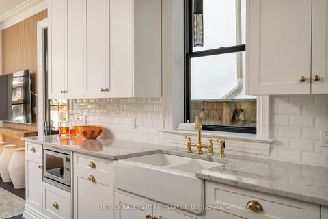 63 Metcalfe St, Toronto, ON M4X 1R9
