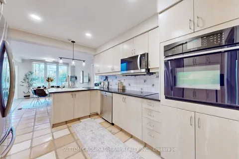 114 Lord Seaton Rd, Toronto, ON M2P 1K9