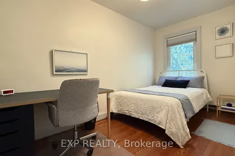 215 Sutherland Dr, Toronto, ON M4G 1J1