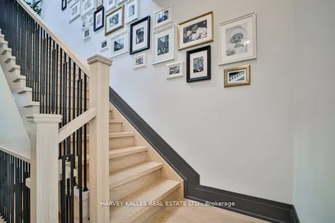 39 Marquette Ave, Toronto, ON M6A 1X8