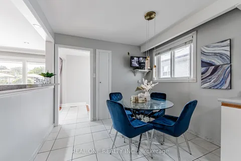 22 Sepia Dr, Toronto, ON M2J 4G1