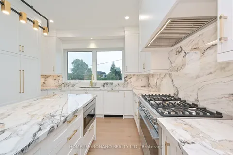 19 King High Ave, Toronto, ON M3H 3A8