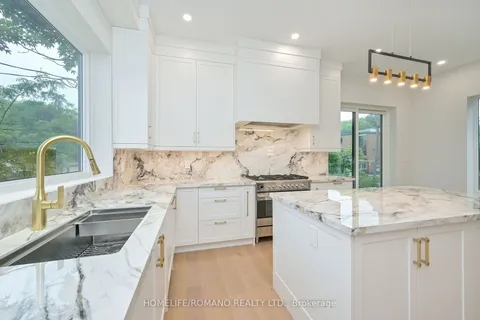 19 King High Ave, Toronto, ON M3H 3A8