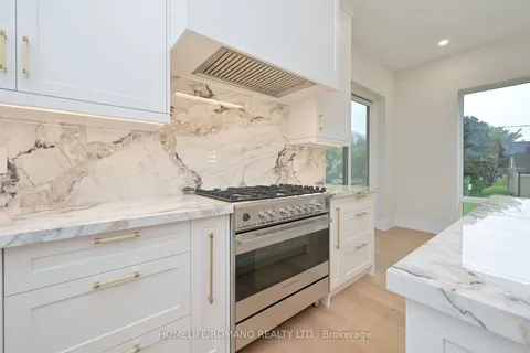 19 King High Ave, Toronto, ON M3H 3A8