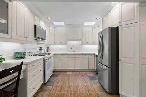 169 Parkhurst Blvd, Toronto, ON M4G 2E9