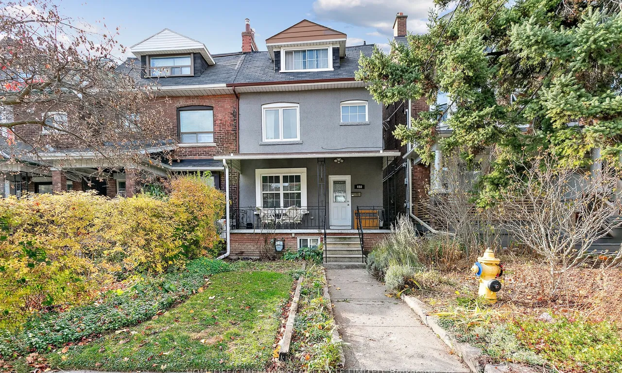 660 Crawford St, Toronto, ON M6G 3K2