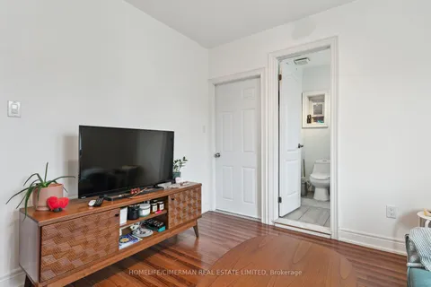 660 Crawford St, Toronto, ON M6G 3K2