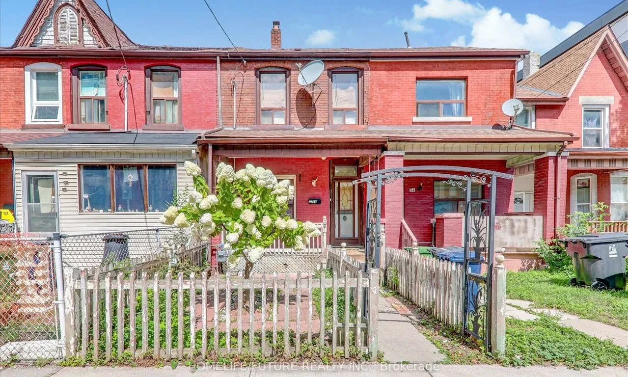 56 Sullivan St, Toronto, ON M5T 1C1