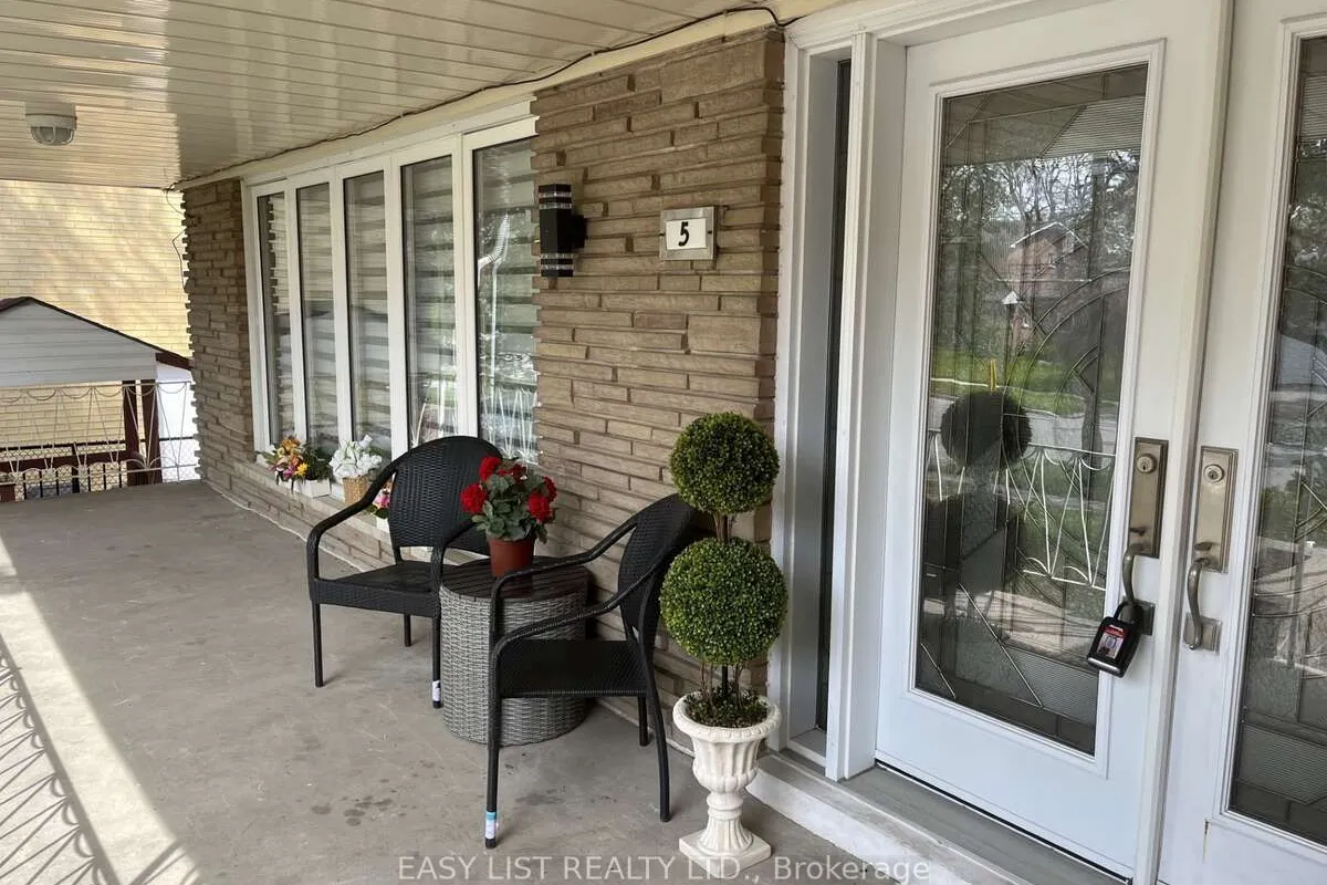 5 Stonedene Boulevard, ON M2R 3C6