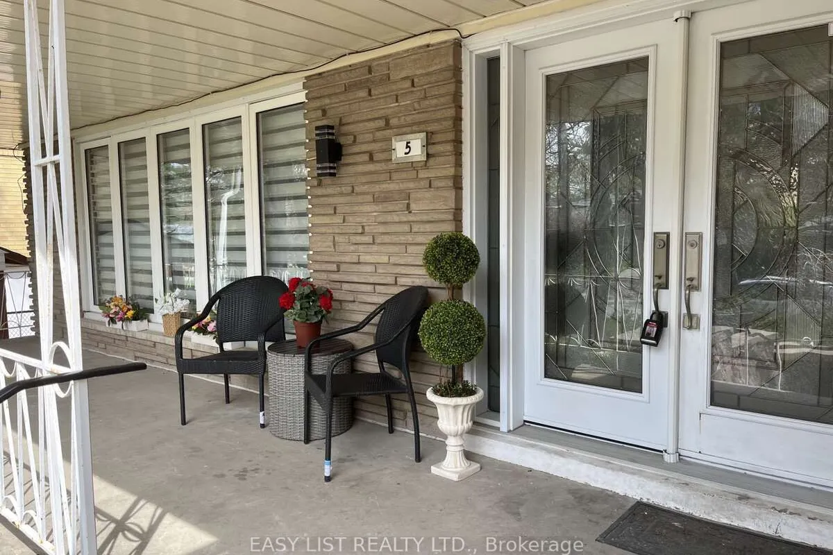 5 Stonedene Boulevard, ON M2R 3C6