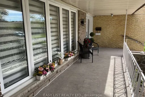 5 Stonedene Boulevard, Toronto, ON M2R 3C6